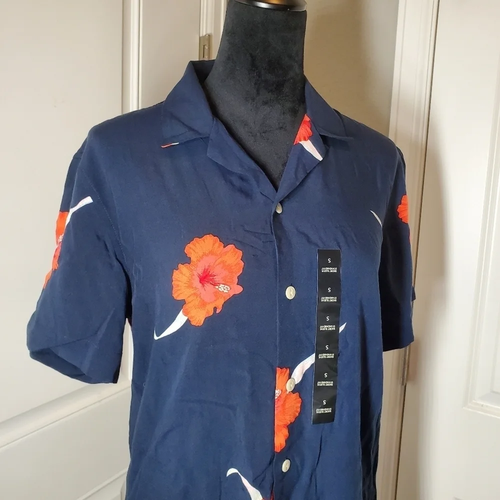 NWT BANANA REPUBLIC Men's Standard Fit Rayon Vacation Shirt Size Small Blue